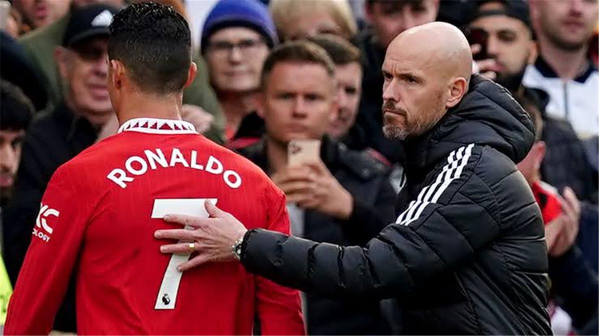 تين هاج يؤكد رونالدو لم يكن عائقاً في مانشستر يونايتد ويحصد بطولتين بعد مغادرته 5 تين هاج يؤكد رونالدو لم يكن عائقاً في مانشستر يونايتد ويحصد بطولتين بعد مغادرته