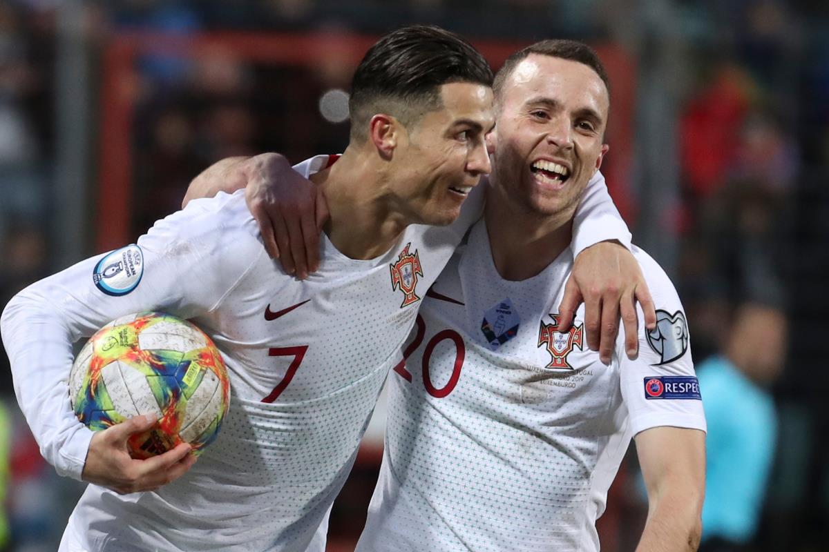 رئيس الاتحاد البرتغالي ينفي توجيه اللوم لرونالدو في أزمة جنازة جوتا