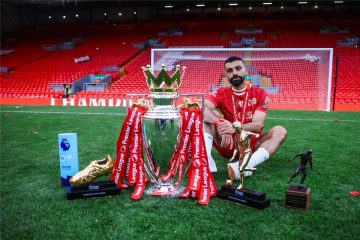 ردود فعل قوية من الجماهير بعد إحراج محمد صلاح ليويفا في نعي سليمان العبيد