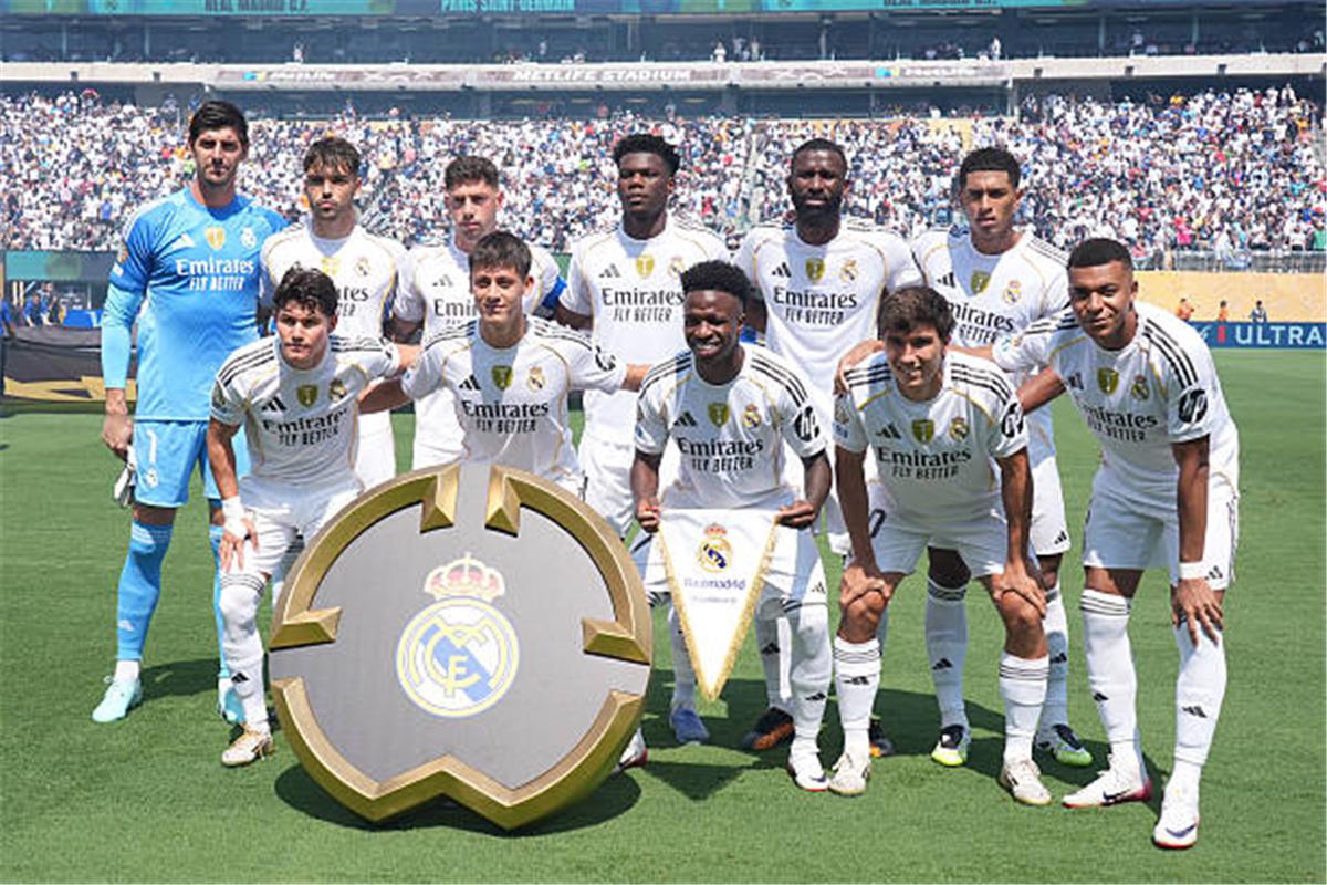 ريال مدريد يخطط لاتخاذ قرار مصيري بشأن مستقبل أحد لاعبيه الأساسيين