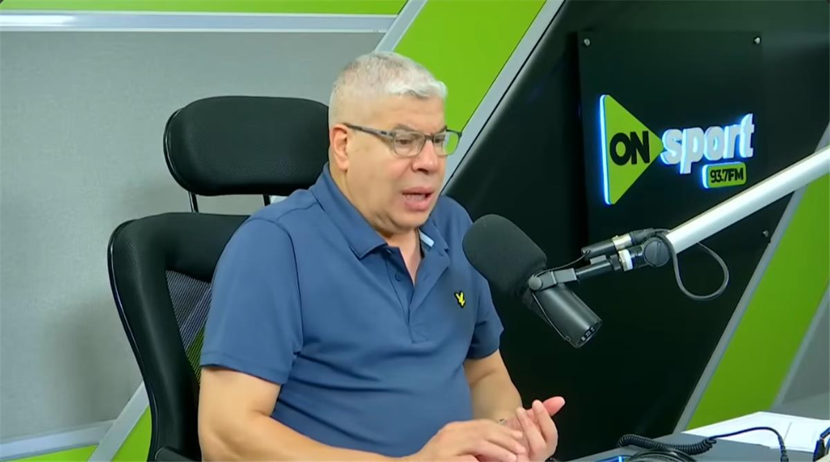 شوبير يتحدث عن استحقاق الأهلي للعقوبة والجماهير تعبر عن استيائها من ريبيرو 5 شوبير يتحدث عن استحقاق الأهلي للعقوبة والجماهير تعبر عن استيائها من ريبيرو