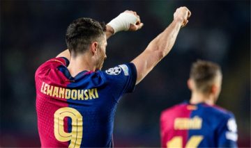 ليفاندوفسكي يشيد بزميله في برشلونة ويكشف عن دهشته بعدم فوزه بالكرة الذهبية 2020
