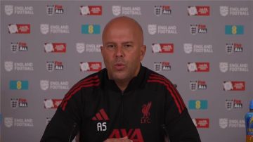 ليفربول يتأهب لدرع خيرية وارتباط مثير بين صلاح وثنائي الفريق