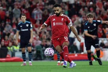 مشجعو ليفربول يعبرون عن ردود فعل متباينة بعد ضياع صلاح لركلة جزاء أمام بلباو